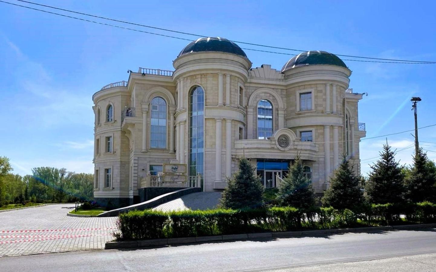 Royal Bv Hotel Ust-Kamenogorsk Ngoại thất bức ảnh