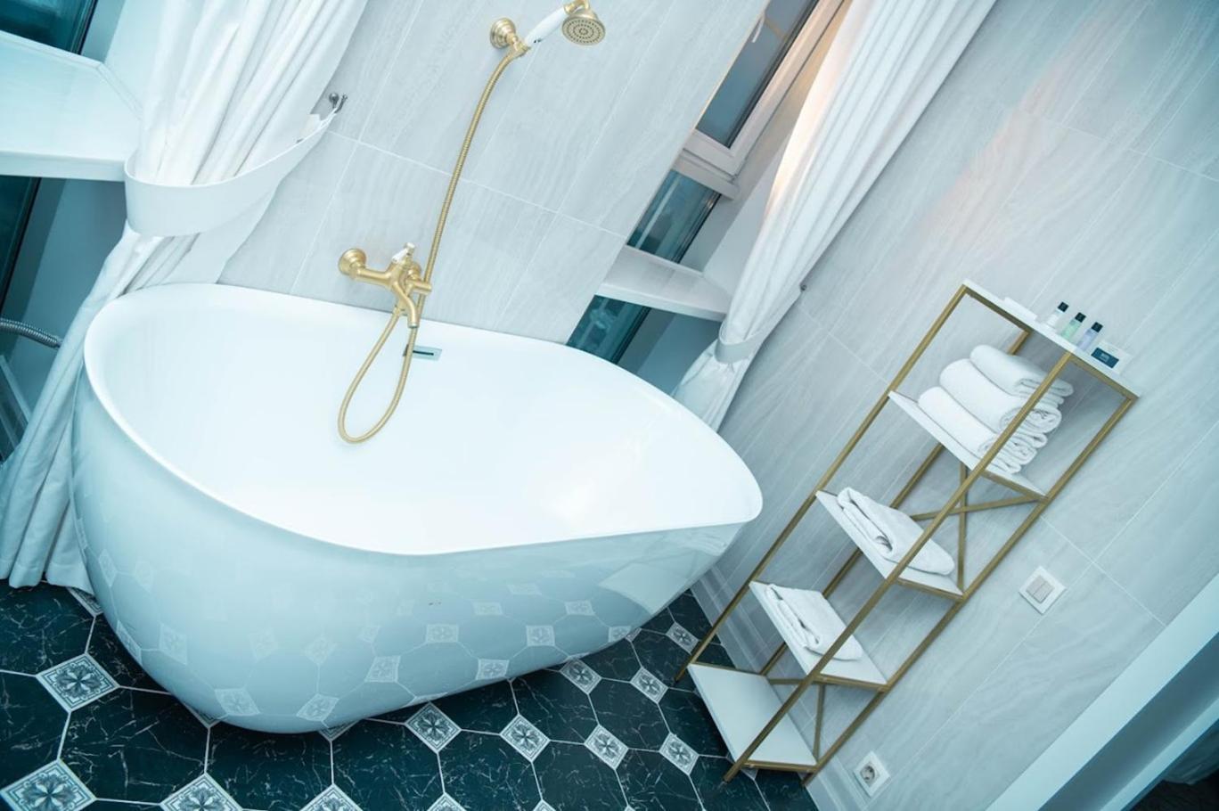 Royal Bv Hotel Ust-Kamenogorsk Ngoại thất bức ảnh